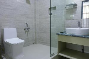 Koupelna v ubytování La Lola + 6 fotografií