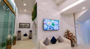 Μια τηλεόραση ή/και κέντρο ψυχαγωγίας στο Analynn Hotel