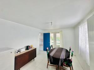 a kitchen with a table and chairs in a room at Nuku'alofa Town Cottage - Entire Place Upstairs Only in Nuku‘alofa