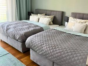 Una cama o camas en una habitación de Ferienhausträume Oase Bodensee