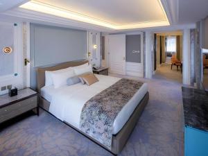 Ένα ή περισσότερα κρεβάτια σε δωμάτιο στο Grand Emperor Hotel +190 φωτογραφίες