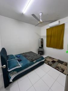 Postel nebo postele na pokoji v ubytování Dua Puteri Homestay