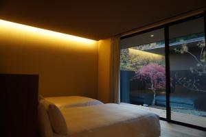 Ліжко або ліжка в номері Hotel MODA +23 фото