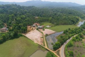 Loodusmaastik talumajutuse lähedal