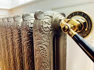 Φωτογραφία από το άλμπουμ του Séjour romantique ou professionnel au Château isigny, Charme et feu de cheminée σε Isigny-le-Buat +50 φωτογραφίες