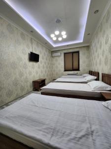 Postel nebo postele na pokoji v ubytování Luxury + 1 fotografie