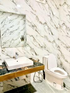 Vannituba majutusasutuses Serenia Garden Resort +4 fotot