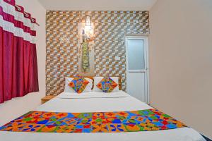 Postel nebo postele na pokoji v ubytování Hotel Revolve Inn