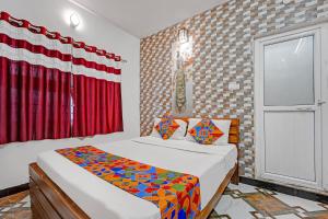 Postel nebo postele na pokoji v ubytování Hotel Revolve Inn