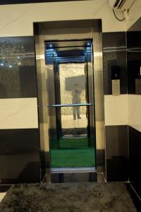 Φωτογραφία από το άλμπουμ του Hotel SLR Grand Haven σε Narendrapur +15 φωτογραφίες