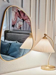 Postel nebo postele na pokoji v ubytování Exquisite jazzy warm deco nearby the Strip - Top 15 Best Vegas Vacation Home recommended by Conde Nast Traveler