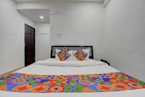 Postel nebo postele na pokoji v ubytování FabHotel Spark Inn