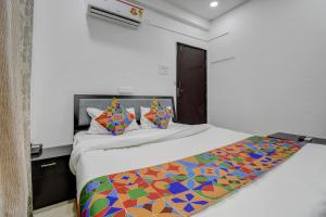 Ένα ή περισσότερα κρεβάτια σε δωμάτιο στο FabHotel Spark Inn