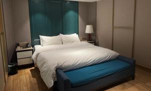 Ένα ή περισσότερα κρεβάτια σε δωμάτιο στο World Hotel Jinan Harmony Plaza Qilu Children's Hospital Branch