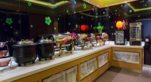 a buffet with many pots and pans on a counter at Jinjiang Inn Beijing Huairou Qingchun Road Wanda Plaza in Huairou