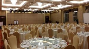 a large banquet hall with white tables and chairs at Inzone Garland Hotel Taian in Huangqian