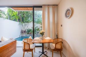 Et opholdsområde på Large Private Pool Villa Border Canggu & Pererenan