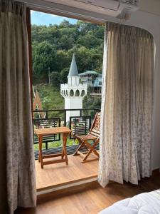 Φωτογραφία από το άλμπουμ του Hotel Woodland στο Αϊζάουλ