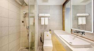 Koupelna v ubytování JIN HENG HUA YAN HOTEL + 192 fotografií