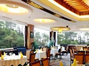Restaurace v ubytování Hongzhushan Hotel Mount Emei