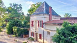 Το κτήριο όπου στεγάζεται  η παραθεριστική κατοικία