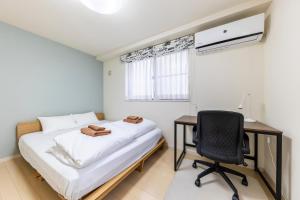 Postel nebo postele na pokoji v ubytování Jin's Place - 15m to Haneda & Shinagawa