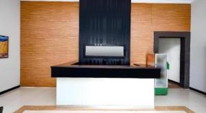 Fotografie z fotogalerie ubytování Super OYO 2436 Hotel Kencana v destinaci Tegal