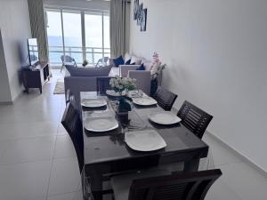 Fotografie z fotogalerie ubytování Seaside Escape Ocean Views Uswetakeiyawa v destinaci Uswetakeiyawa