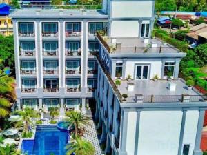 an aerial view of a building with a swimming pool at Sky Boutique Kampot in Phumĭ Bœ̆ng Phlŏng (2)
