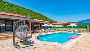 Nespecifikovaný výhled na hory nebo výhled na hory při pohledu z vily