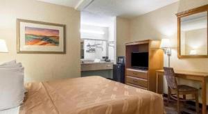 Η κουζίνα ή μικρή κουζίνα στο Quality Inn