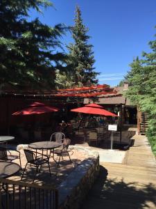 a patio area with tables, chairs and umbrellas at Robinhood Resort in Big Bear Lake