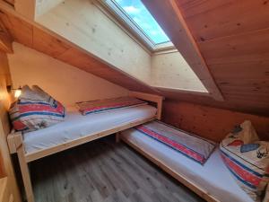 Ένα ή περισσότερα κρεβάτια σε δωμάτιο στο Ferienwohnung Weber