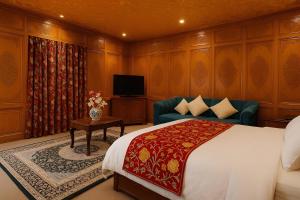 Μια τηλεόραση ή/και κέντρο ψυχαγωγίας στο Houseboat Old Palace