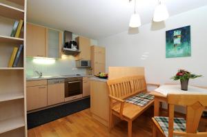 Kuchyň nebo kuchyňský kout v ubytování Apartments Susanne