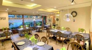 Restaurace v ubytování HAKUBA Moegi HOTEL