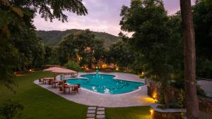 Πισίνα στο ή κοντά στο Dev Bagh Luxurious Private Suites