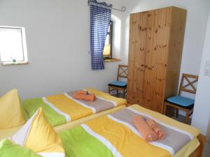 Ένα ή περισσότερα κρεβάτια σε δωμάτιο στο Gesindestube