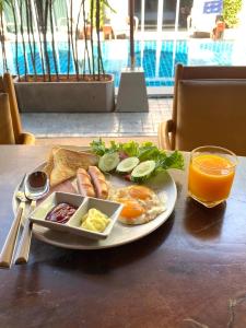 Jídlo v hotelu nebo okolí