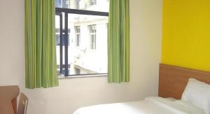 Postel nebo postele na pokoji v ubytování 7 Days Inn Jinggangshan Scenic Spot + 81 fotografií