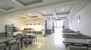 Gallery image of GreenTree Inn Sichuan Chengdu Airport Road Express Hotel in Chengdu