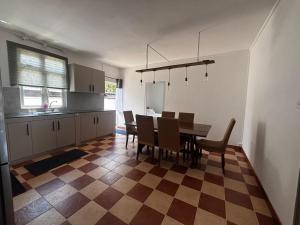 a kitchen and dining room with a table and chairs at L'Escapade - Residence Harmonie in Albion
