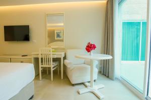 TV a/nebo společenská místnost v ubytování Petra Palace Hotel