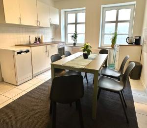 Fotografie z fotogalerie ubytování Gemütliche Altbauwohnung nahe des Bahnhofs Halle v destinaci Niederdorla