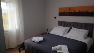 Ένα ή περισσότερα κρεβάτια σε δωμάτιο στο XANTHI COUNTRY LAND apartment +8 φωτογραφίες