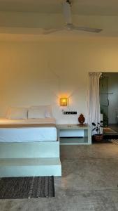 Ένα ή περισσότερα κρεβάτια σε δωμάτιο στο Sjæl - Surf, Stay and yoga