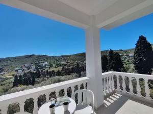 Μπαλκόνι ή βεράντα στο Dimitra's Pretty Apartment 4 klm away from Chora
