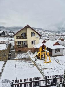 BEE HOUSE Поляниця Апартаменти v zimě