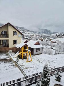 BEE HOUSE Поляниця Апартаменти v zimě