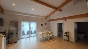 TV a/nebo společenská místnost v ubytování Pfeifers OdenwaldNest